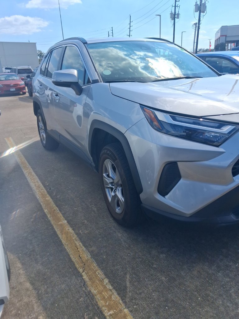 Used 2025 Silver Sky Metallic Toyota XLE image 2
