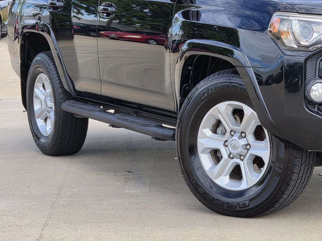 Used 2016 Midnight Black Metallic Toyota SR5 Premium image 11