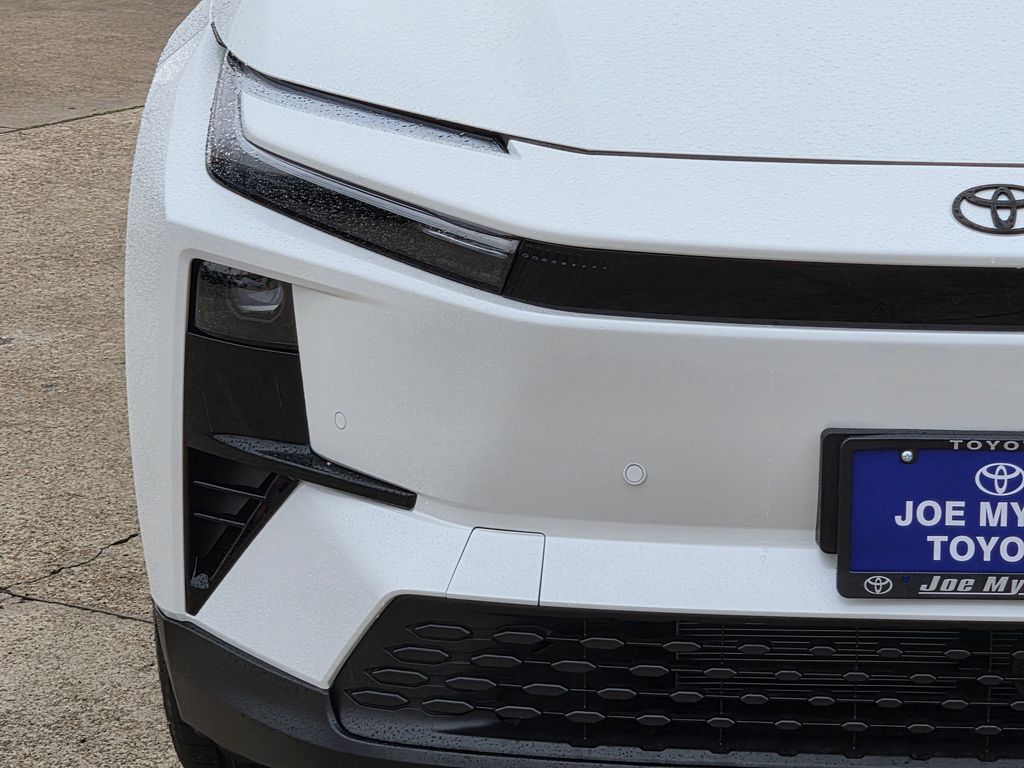 New 2026 Wind Chill Pearl Toyota SE image 5