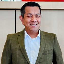 Staff member Phong Doan from ID_a9cb506b26e9