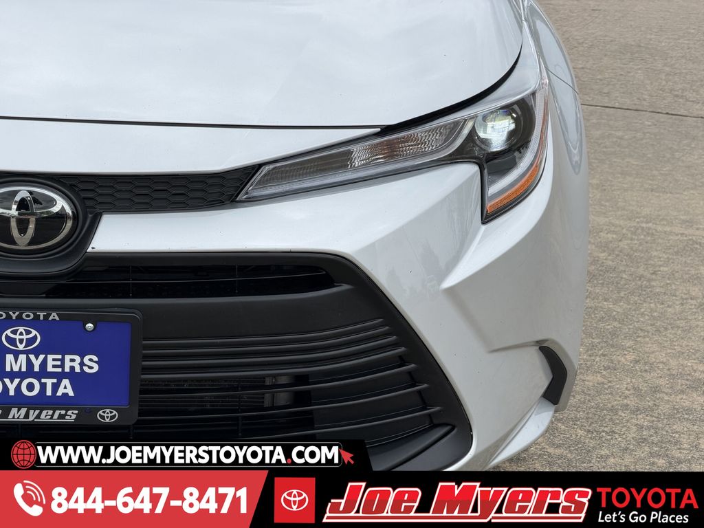 Used 2025 Classic Silver Metallic Toyota LE image 4