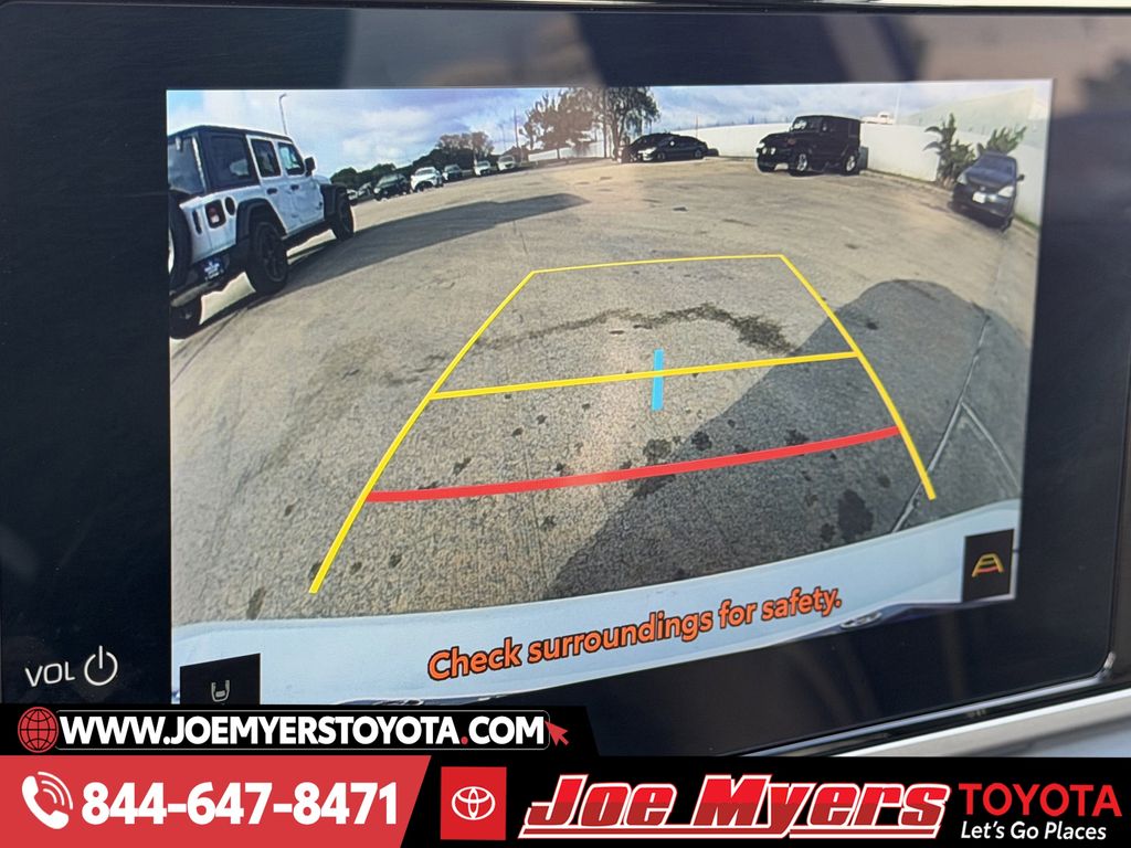 Used 2025 Ice Cap Toyota SE image 19