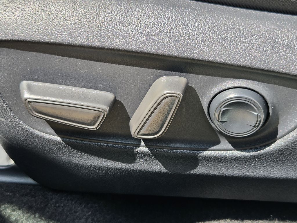Used 2025 Silver Sky Metallic Toyota XLE image 28