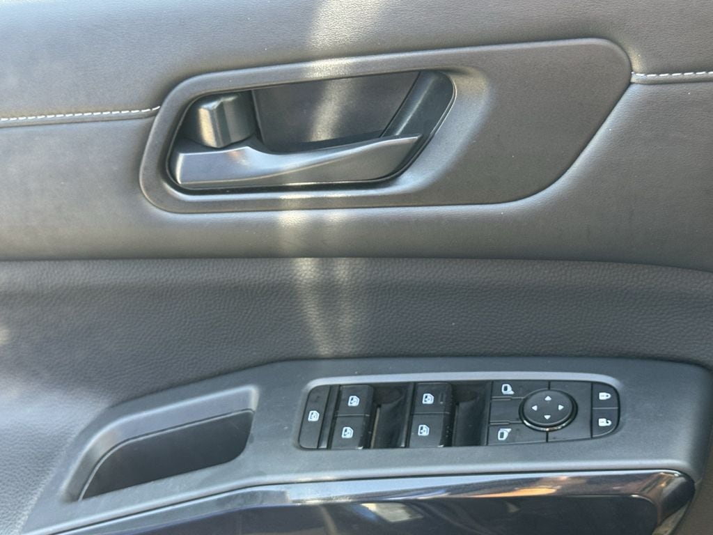 Used 2025 Deep Ocean Blue Pearl Nissan SV image 21