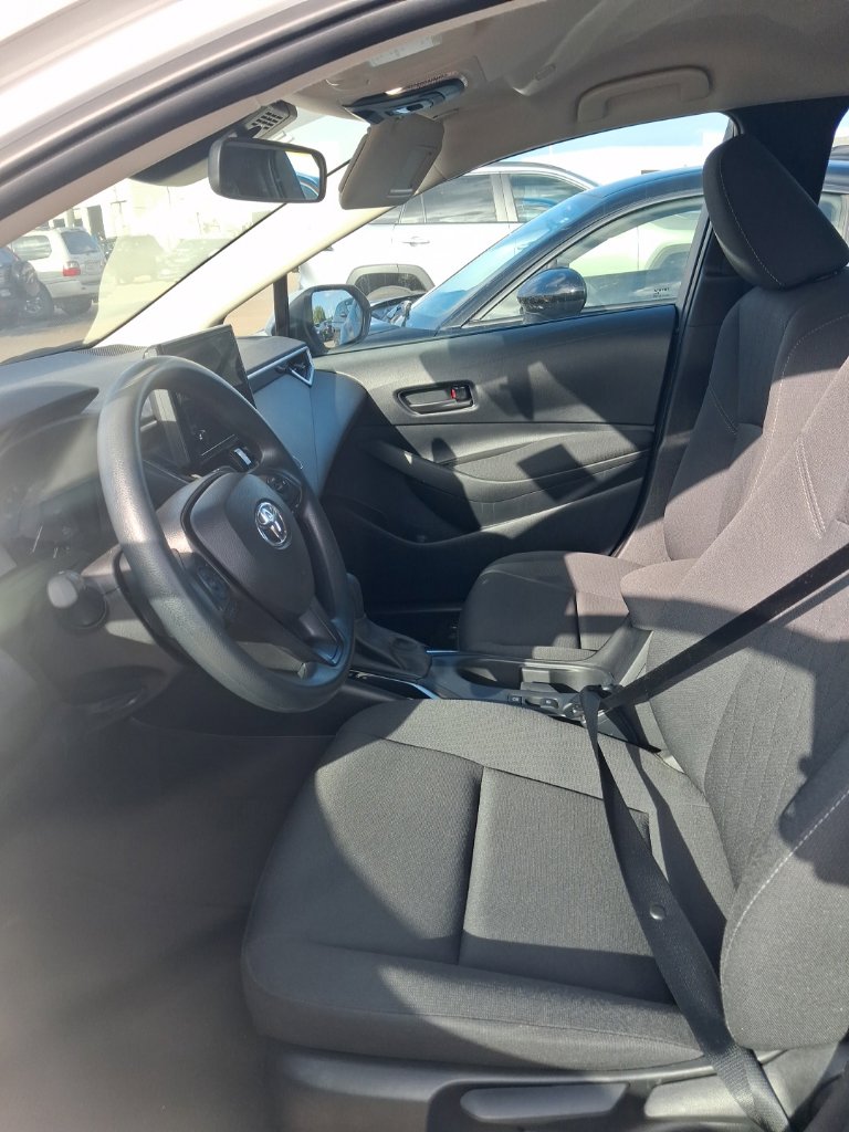Used 2025 Ice Toyota LE image 5