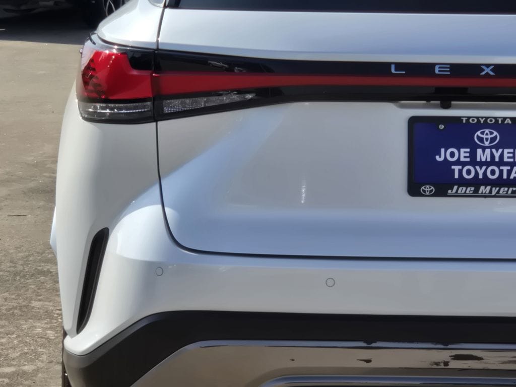 Used 2024 White Pearl Lexus 350 Premium image 10