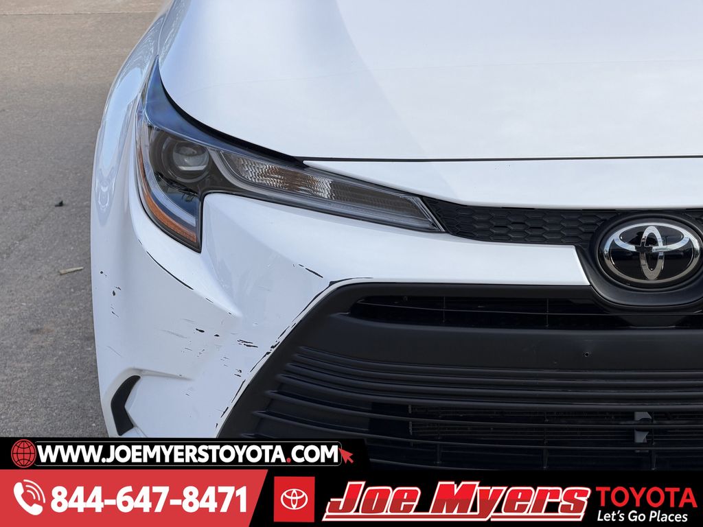 Used 2024 Ice Toyota LE image 5