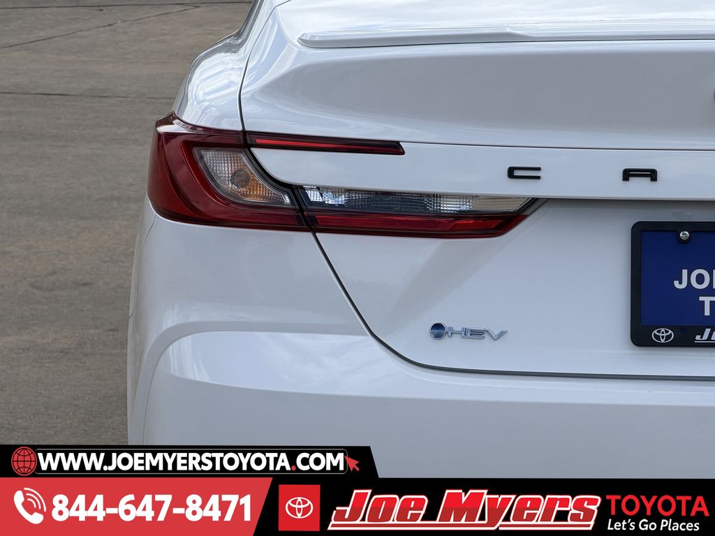 Used 2025 Ice Cap Toyota SE image 10