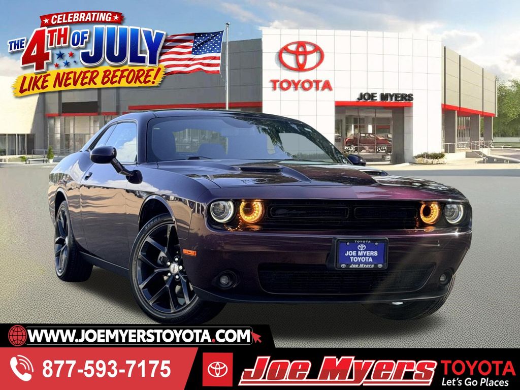 2022 Dodge Challenger SXT Auto's photo