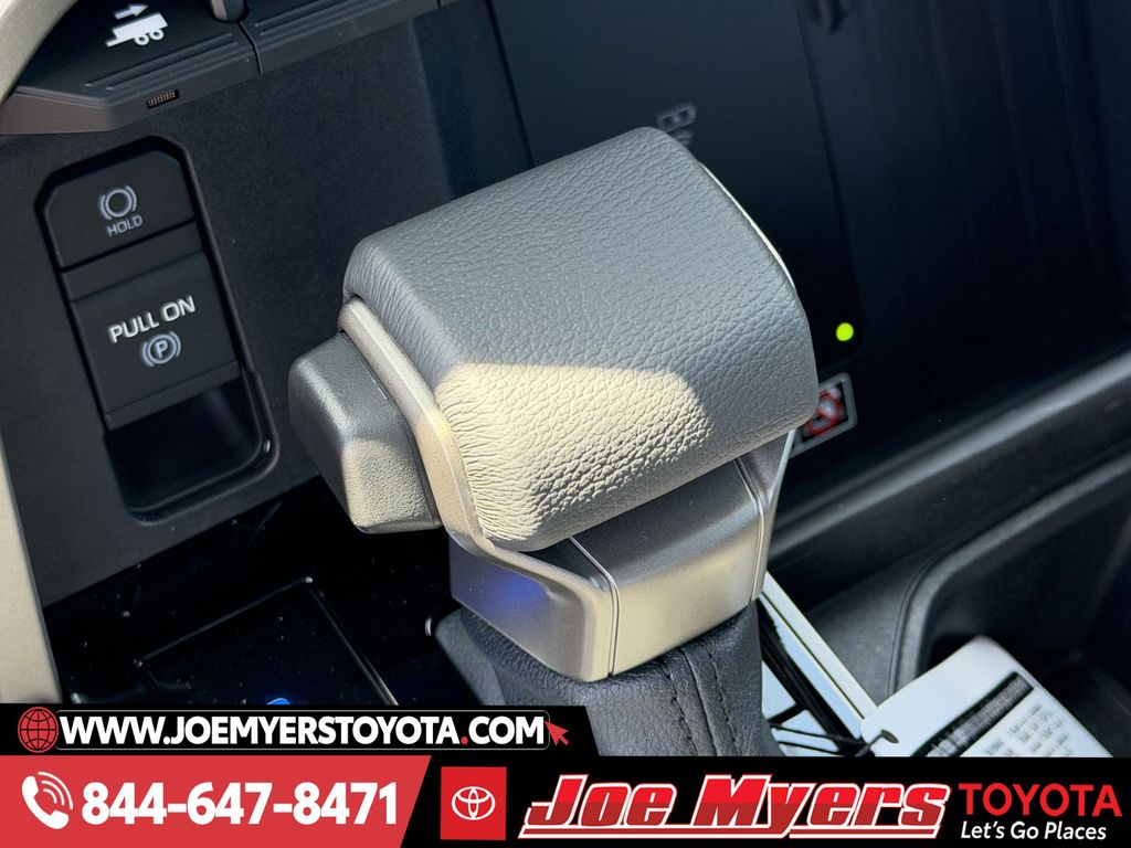 New 2026 Wind Chill Pearl Toyota Platinum image 19