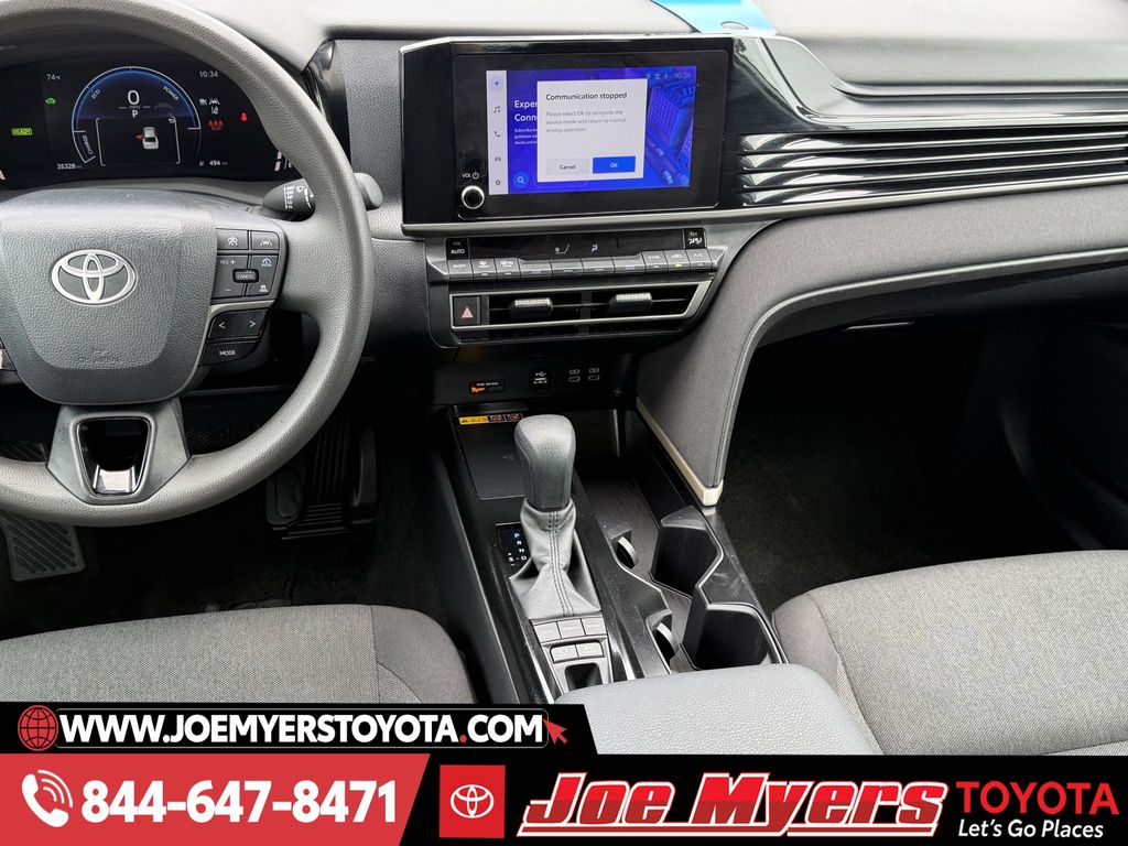 Used 2025 White Toyota LE image 17