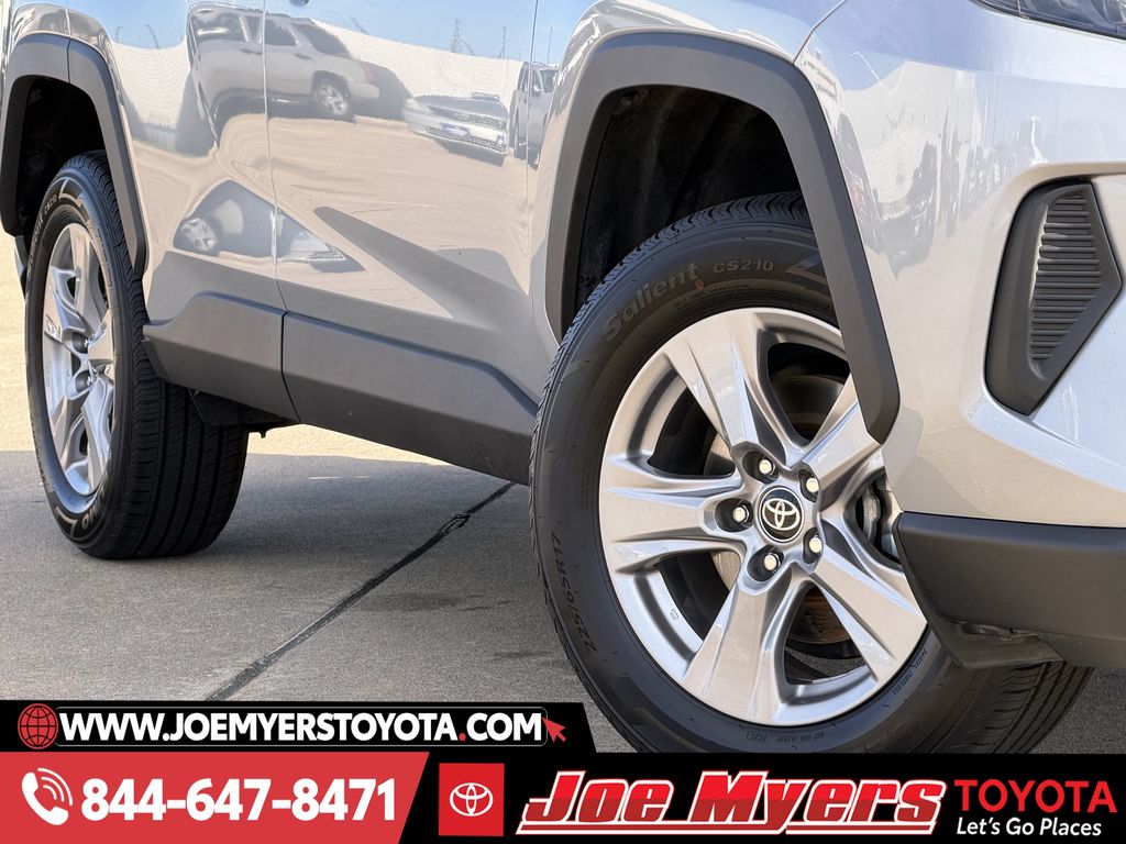 Used 2025 Silver Sky Metallic Toyota XLE image 12