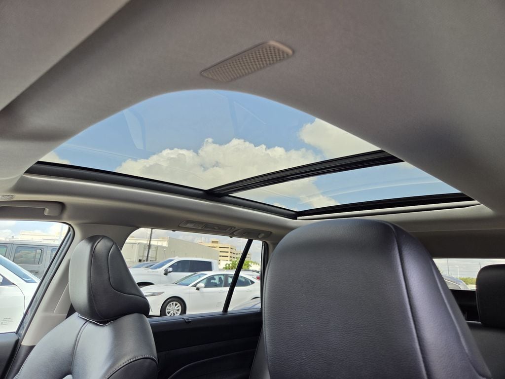 Used 2025 Cloud Toyota XLE image 29