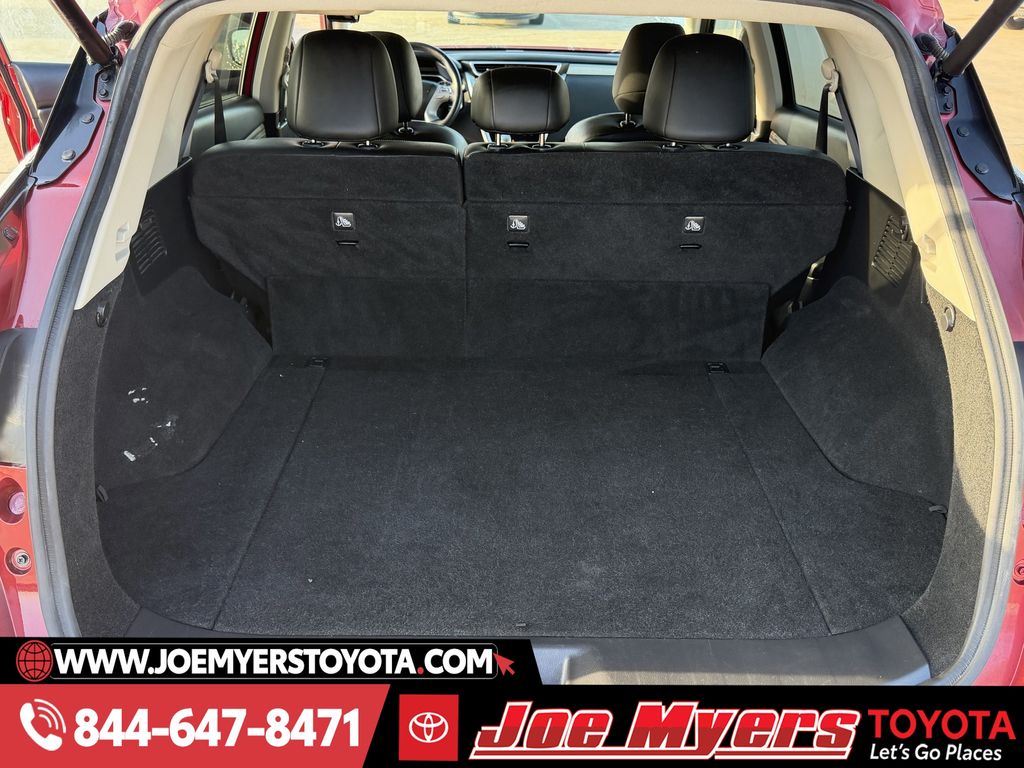 Used 2018 Cayenne Red Metallic Nissan Platinum image 31