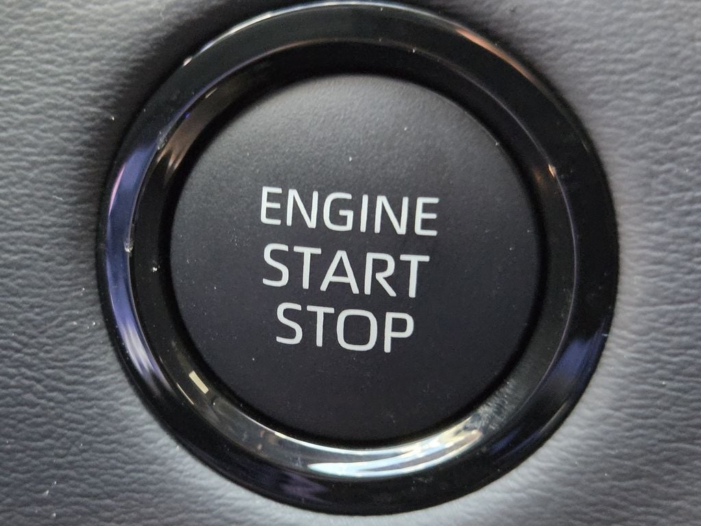 New 2026 Wind Chill Pearl Toyota Platinum image 21