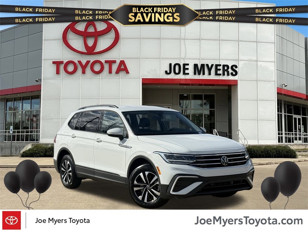 2024 Volkswagen Tiguan S's photo