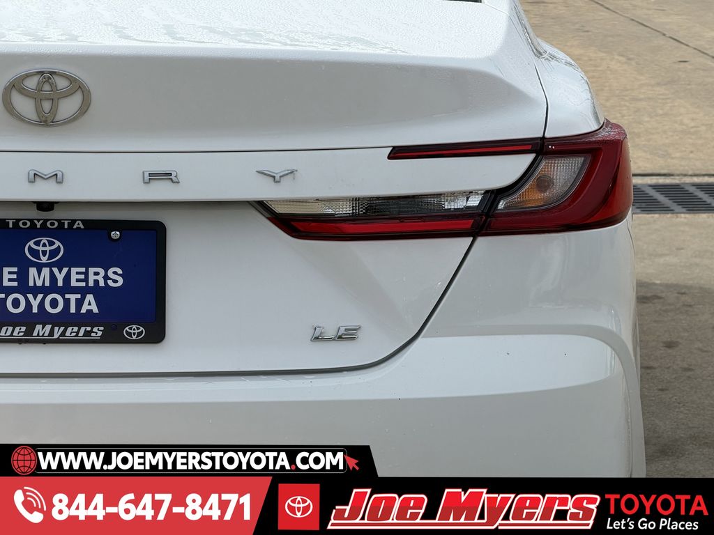 Used 2025 Ice Cap Toyota LE image 9