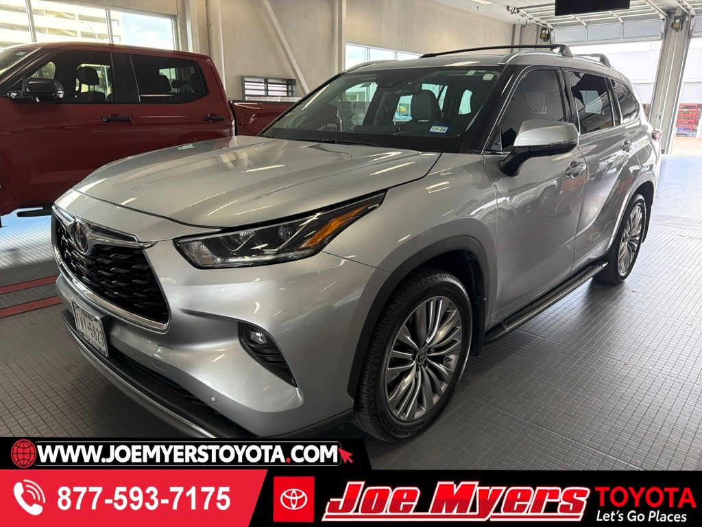 2021 Toyota Highlander Platinum 4x2 V6's photo