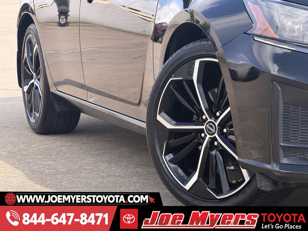 Used 2025 Super Black Clearcoat Nissan 2.5 SR image 12