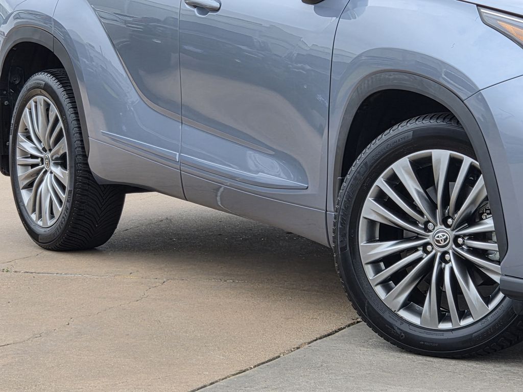 Used 2023 Moon Dust Toyota Platinum image 12