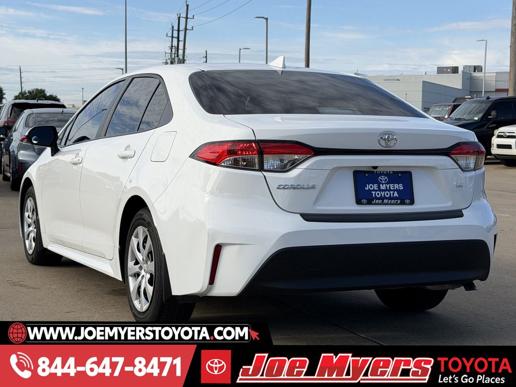 Used 2024 Ice Toyota LE image 7