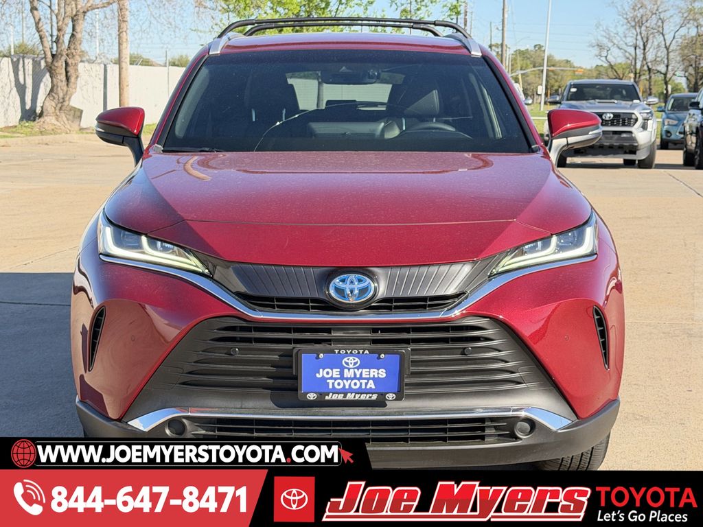 Used 2022 Ruby Flare Pearl Toyota XLE image 3