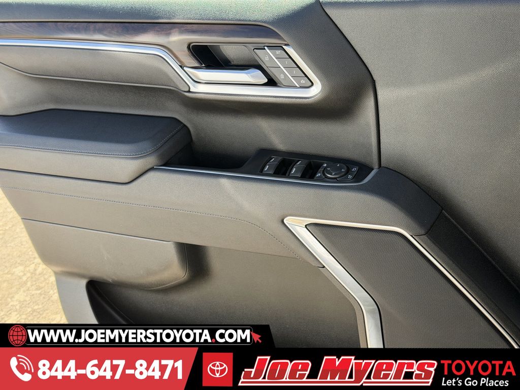 Used 2025 Summit White GMC SLT image 26