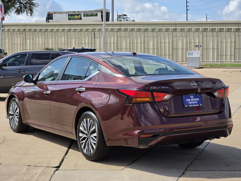 Used 2025 Garnet Pearl Metallic Nissan 2.5 SV image 7