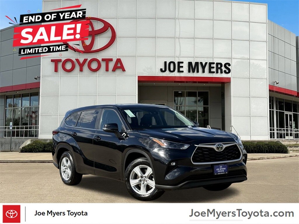 Used 2024 Toyota Highlander LE SUV