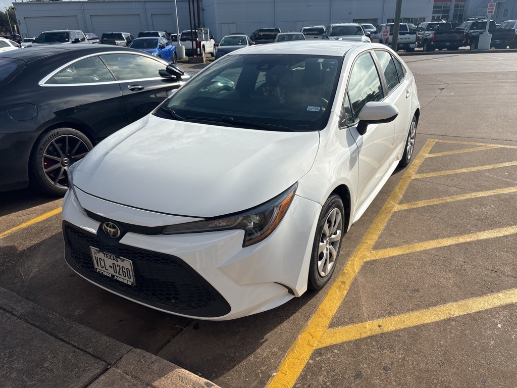 2022 Toyota Corolla LE's photo