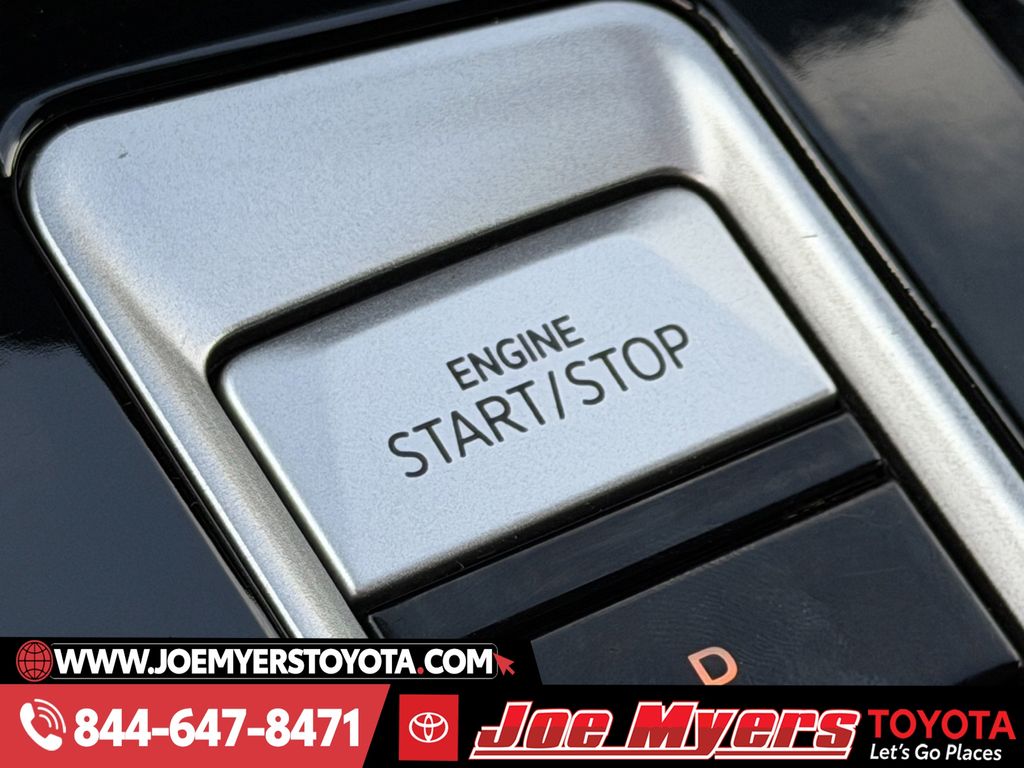 Used 2025 Deep Black Pearl Volkswagen 2.0T SE w/Technology image 22