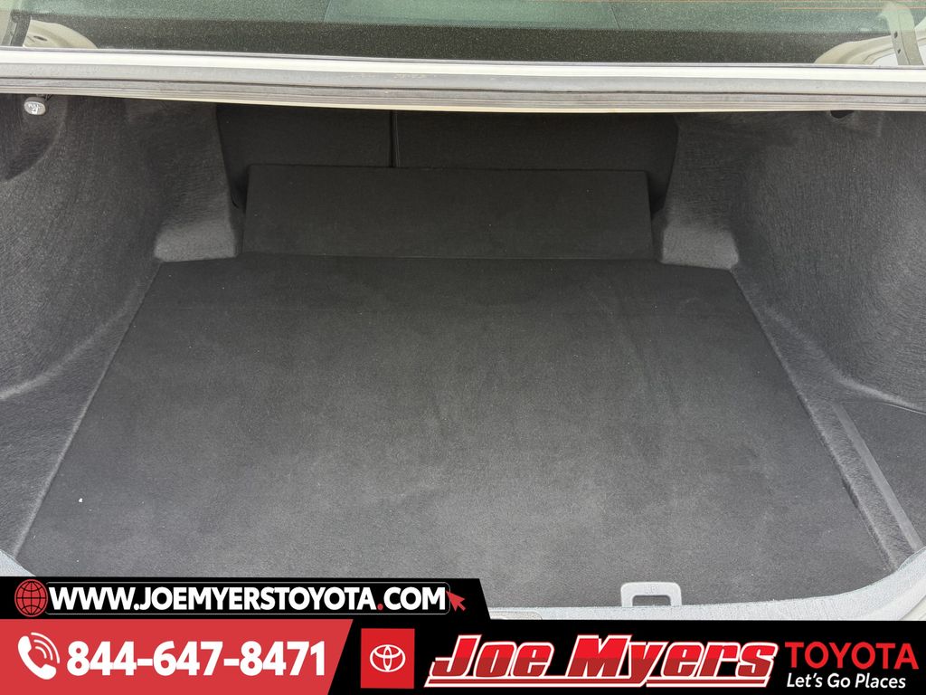 Used 2025 Ice Cap Toyota LE image 30