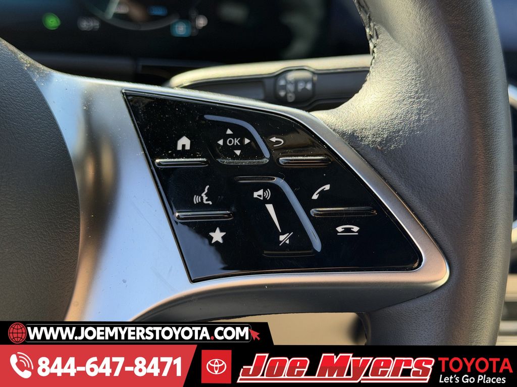 Used 2025 White Mercedes-Benz GLA 250 image 23