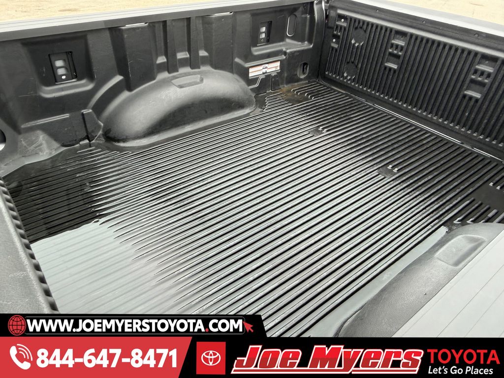 Used 2024 Iconic Silver Metallic Ford XLT image 28