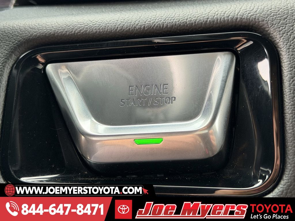 Used 2025 Onyx Black GMC Denali image 21