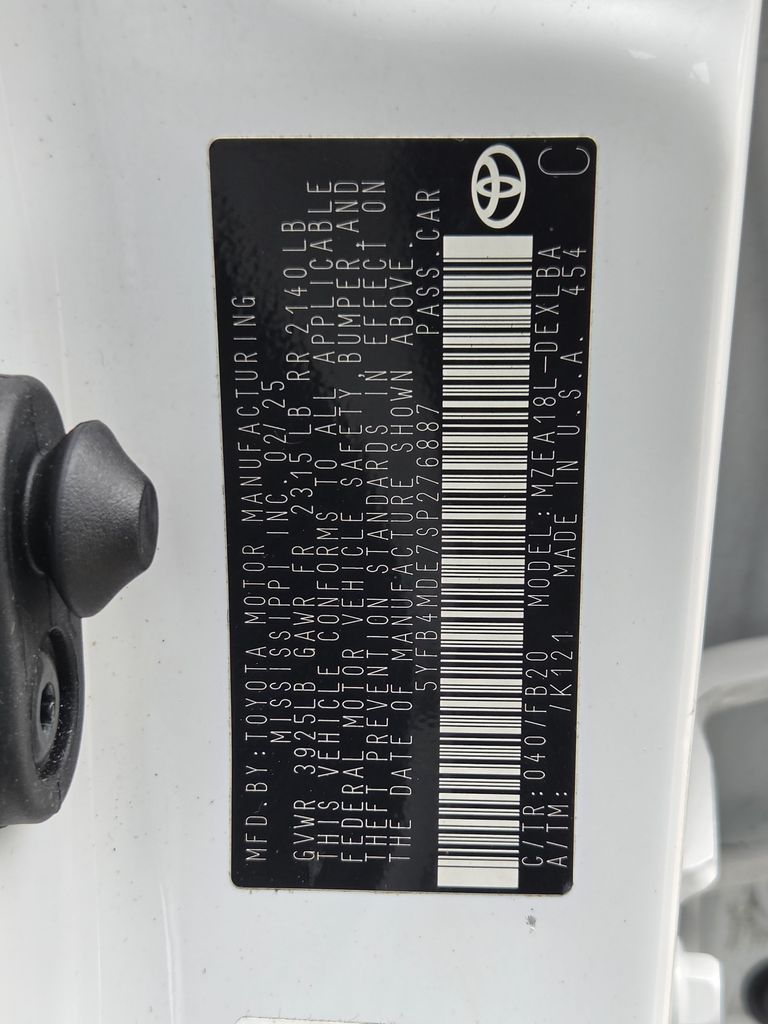 Used 2025 Ice Toyota LE image 29