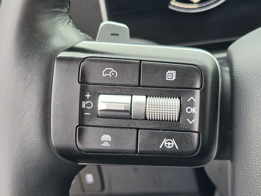 Used 2025 Shimmering Silver Pearl Hyundai SEL image 23