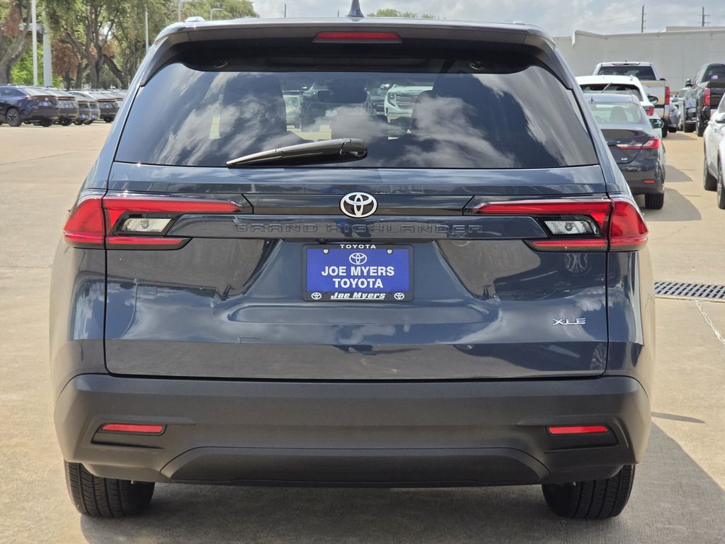Used 2025 Cloud Toyota XLE image 8