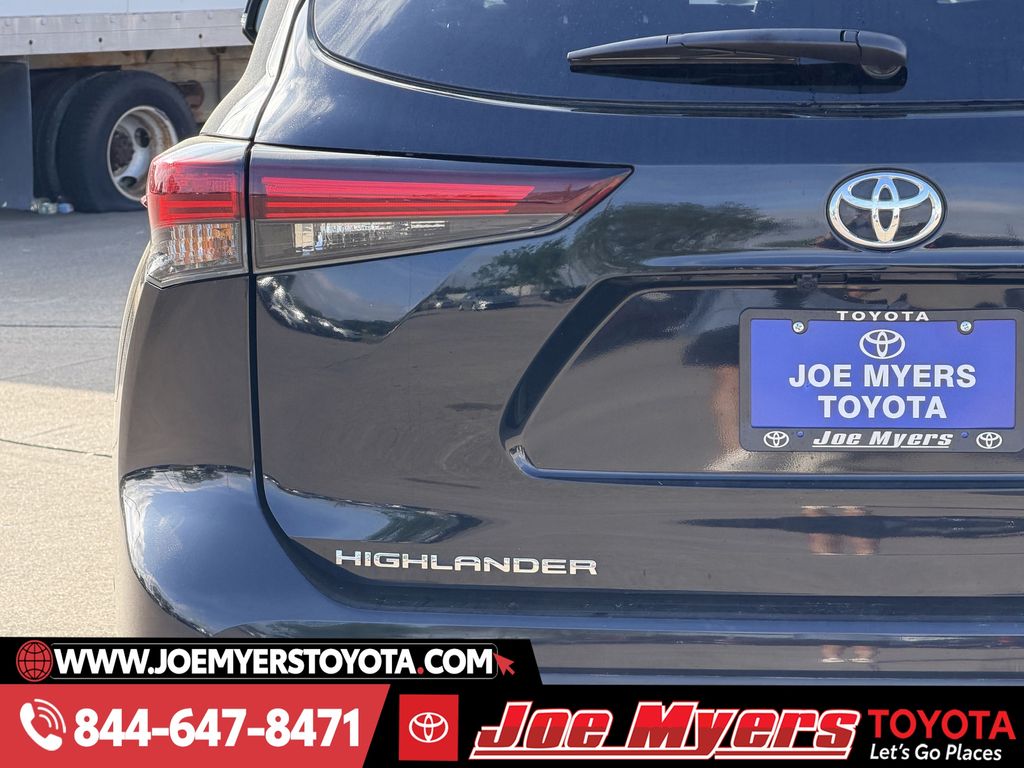 Used 2025 Midnight Black Metallic Toyota LE image 10