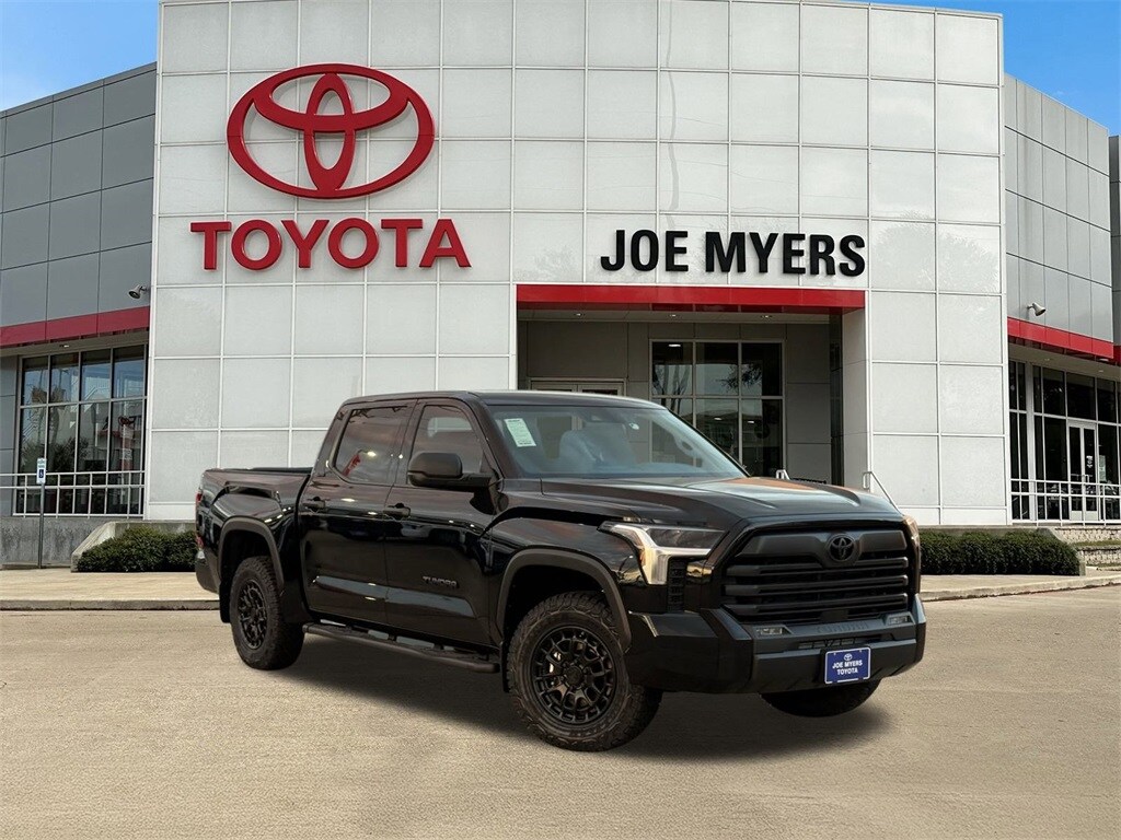 2026 Toyota Tundra SR5 CrewMax photo 2