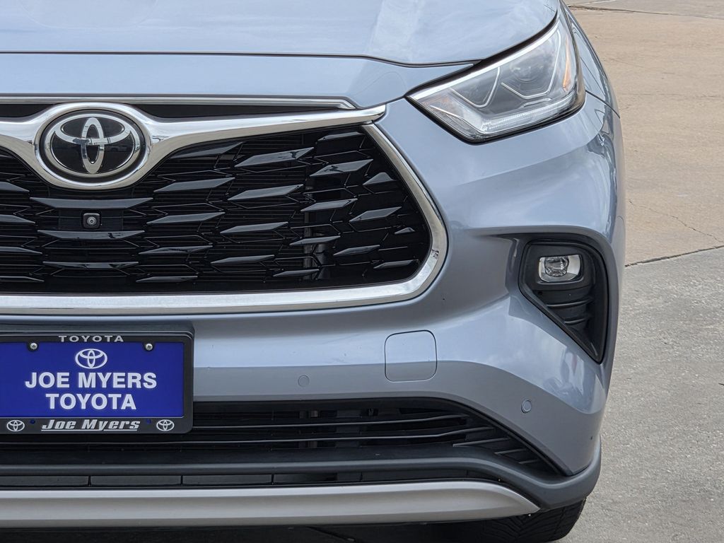 Used 2023 Moon Dust Toyota Platinum image 4