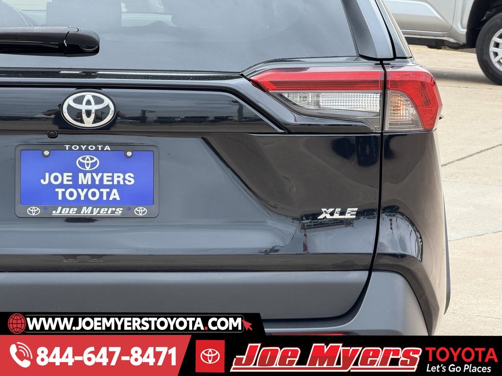 Used 2022 Midnight Black Metallic Toyota XLE image 9