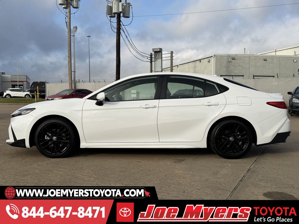 Used 2025 Ice Cap Toyota SE image 6