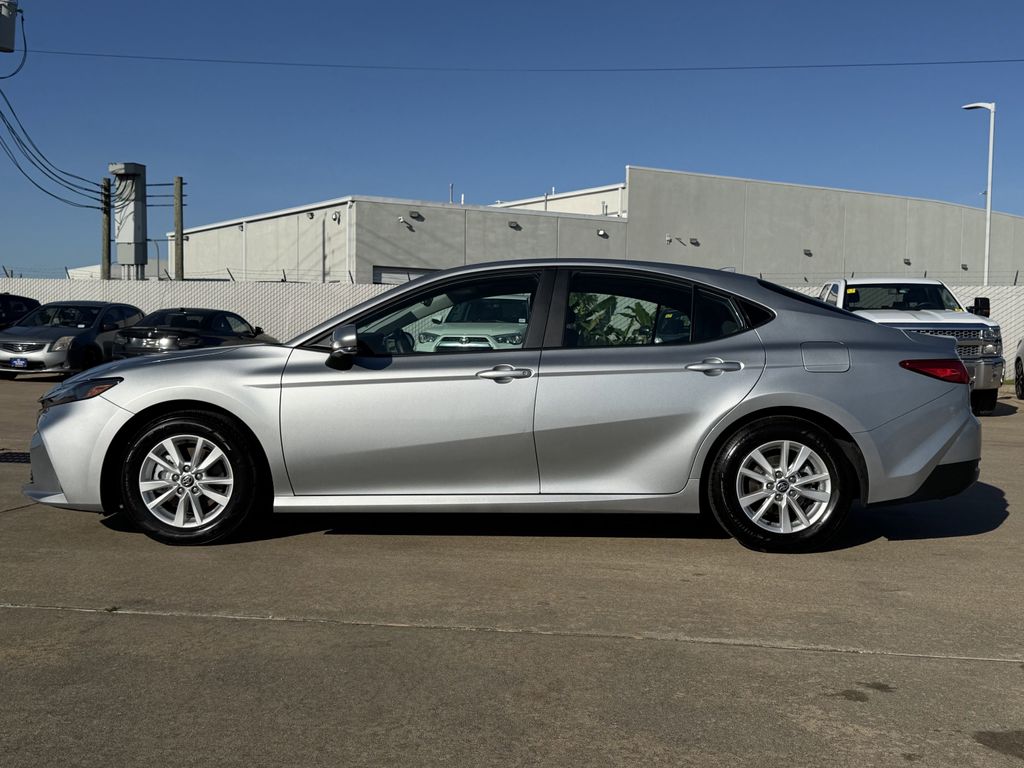 2025 Toyota Camry LE - Photo 6