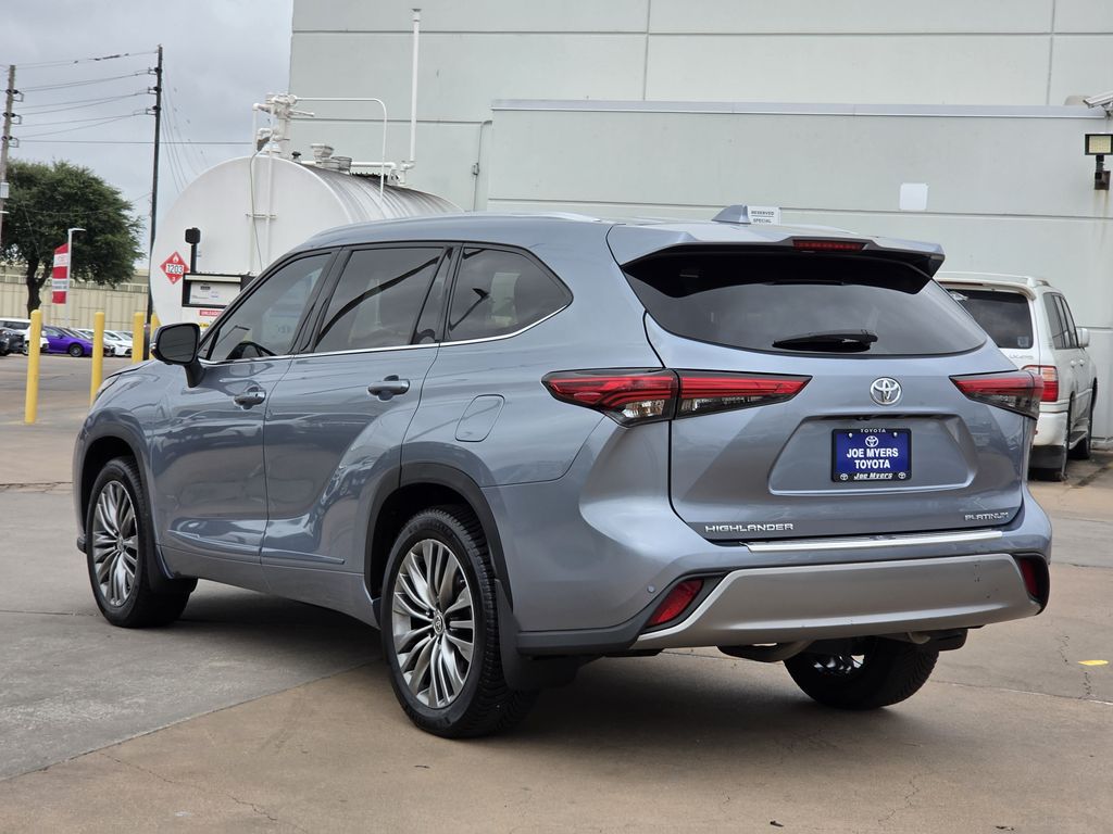 Used 2023 Moon Dust Toyota Platinum image 7