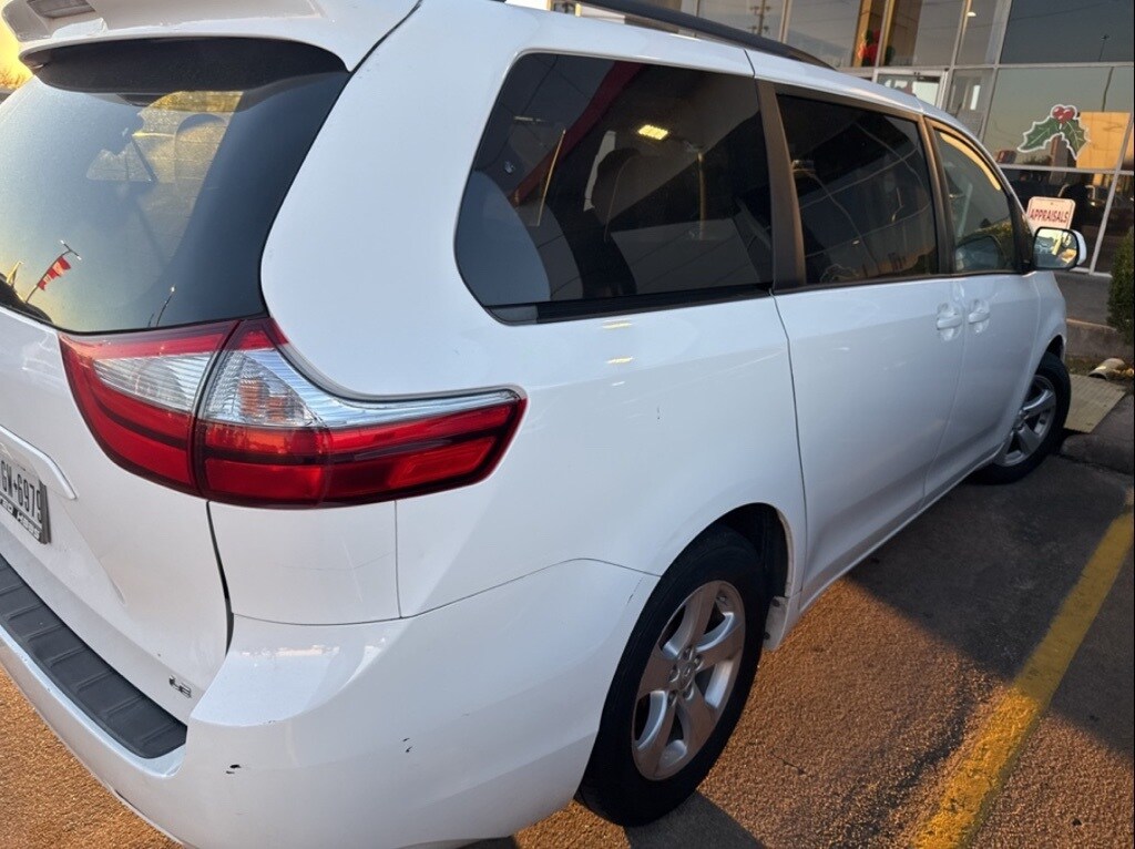 Used 2016 Toyota Sienna L Minivan/Van