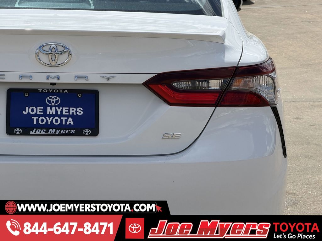 Used 2023 Ice Cap Toyota SE image 9