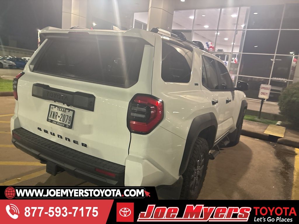 2026 Toyota 4Runner SR5 4WD's photo