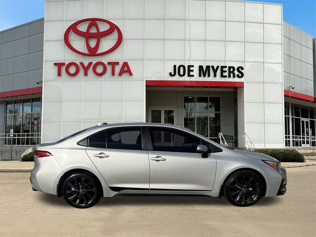 2024 Toyota Corolla SE photo 2