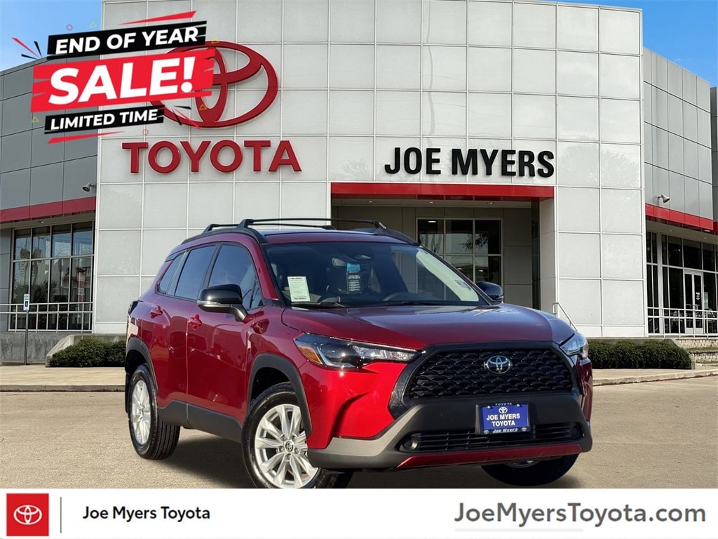 2025 Toyota Corolla Cross LE's photo